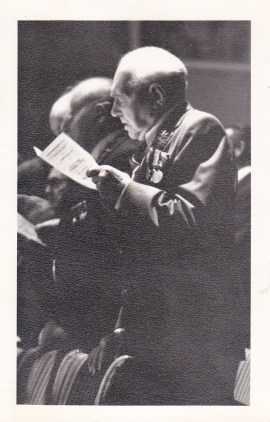 Trooper Albert Platt at an ANZAC Day service, with medals on. 