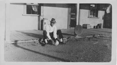 Photograph of Bert Platt working on his farm, Jesmond-dene at Alectown. Platt was one of many soldiers who were given land in recognition of their tremendous service to their country. This is taken on Jesmond-dene, not far from Parkes. The property name is a reference to his English link to Newcastle-upon-Tyne