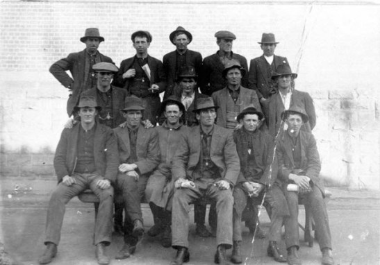 The generosity and determination to help during a crisis was demonstrated by these men leaving Parkes to go to Sydney. The NSW General Strike (which was more than a general strike and actually spread further than just NSW) saw key industries almost shut down. This photograph highlights again that country assists city in many ways, especially during a crisis. Front row (left to right): Jeff Nelson, Sandy Allison, Jack Oliver, Jim Milthorpe, Frank Bird, Jack Martin. Top row, second from right: Alf Knight. All other names not recorded. Source: State Library Archives