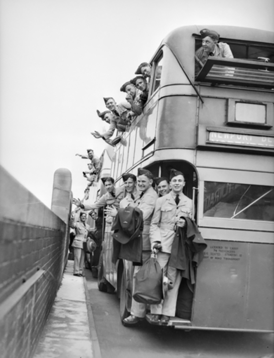 Photograph of RAAF trainees leaving Bradfield Park for further training in Canada, 1940. Source: Living Local Guide website